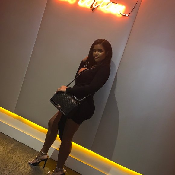 Meet your Posher, Laura - Picture 1 of 1